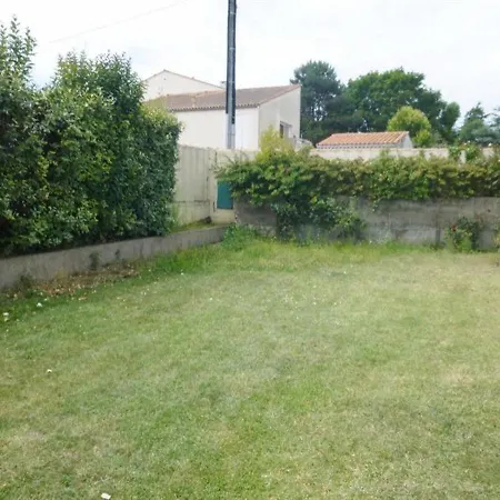 Сasa de vacaciones House : Maison Individuelle De Plain-pied - 3 Chambres - Dans Quartier Calme *