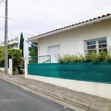 House : Maison Individuelle De Plain-pied - 3 Chambres - Dans Quartier Calme *