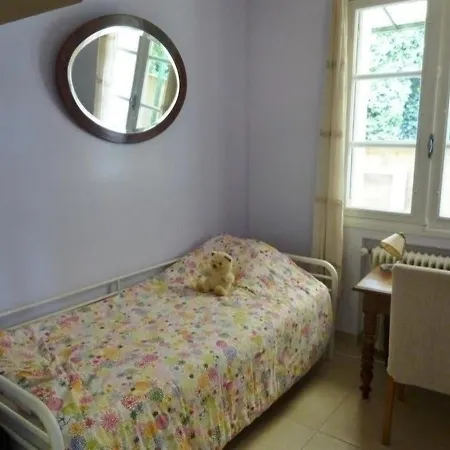 House : Maison Individuelle De Plain-pied - 3 Chambres - Dans Quartier Calme *