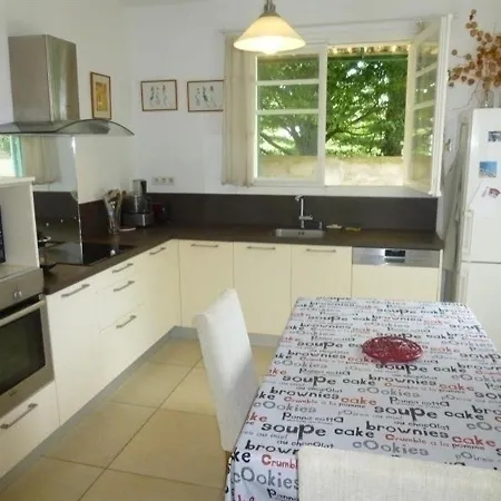 Сasa de vacaciones House : Maison Individuelle De Plain-pied - 3 Chambres - Dans Quartier Calme *