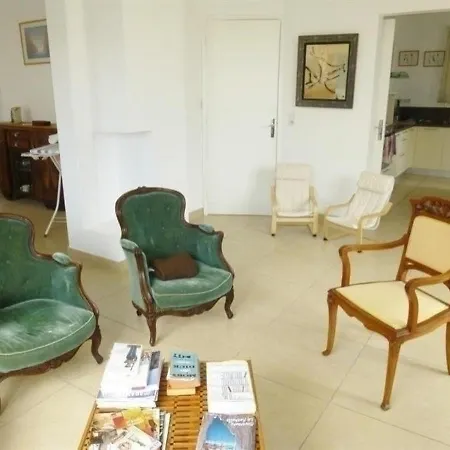 Сasa de vacaciones House : Maison Individuelle De Plain-pied - 3 Chambres - Dans Quartier Calme