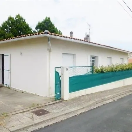 House : Maison Individuelle De Plain-pied - 3 Chambres - Dans Quartier Calme *