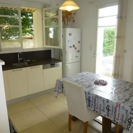 House : Maison Individuelle De Plain-pied - 3 Chambres - Dans Quartier Calme * Royan